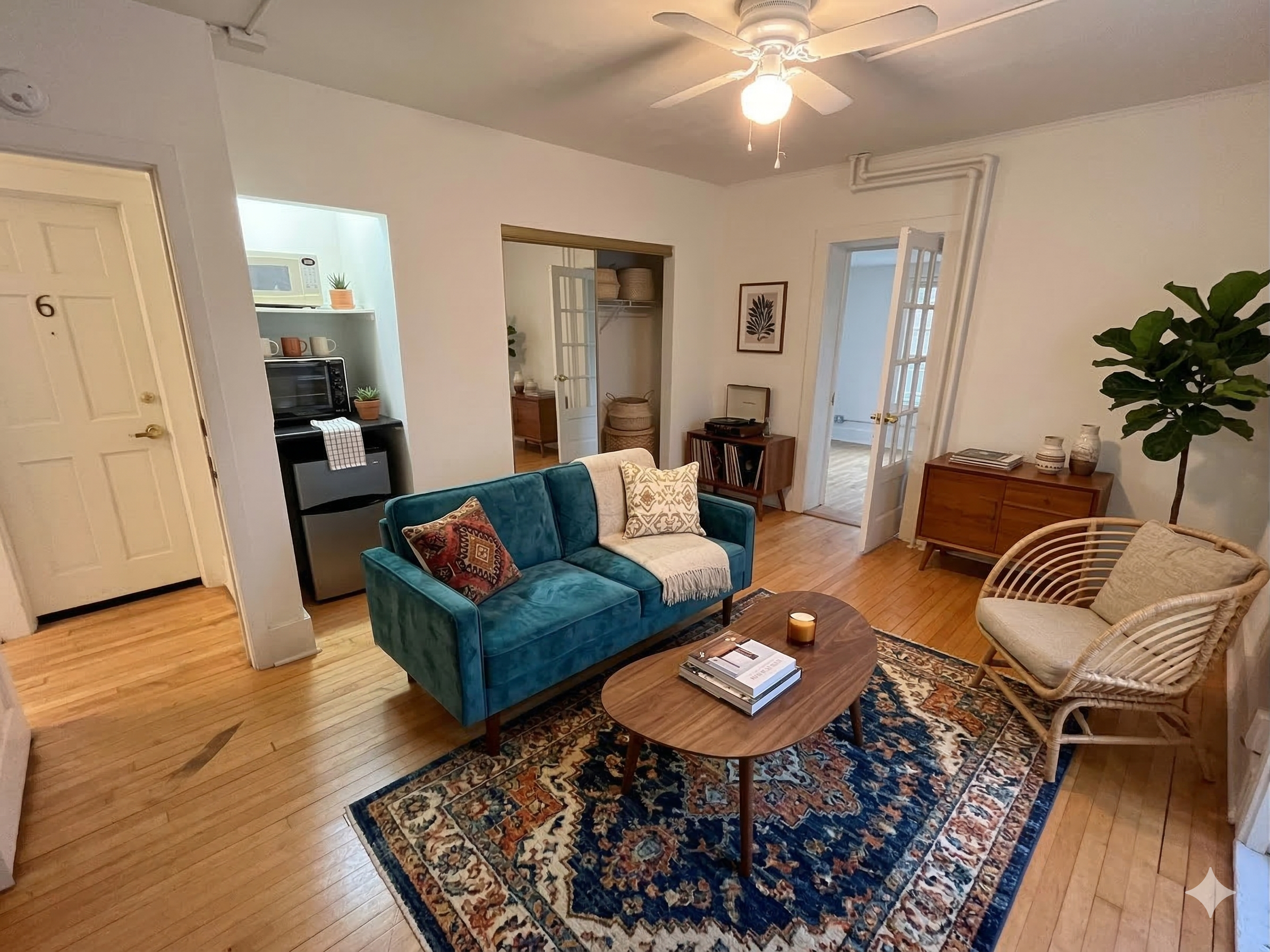 240 West Lakelawn Place - 4