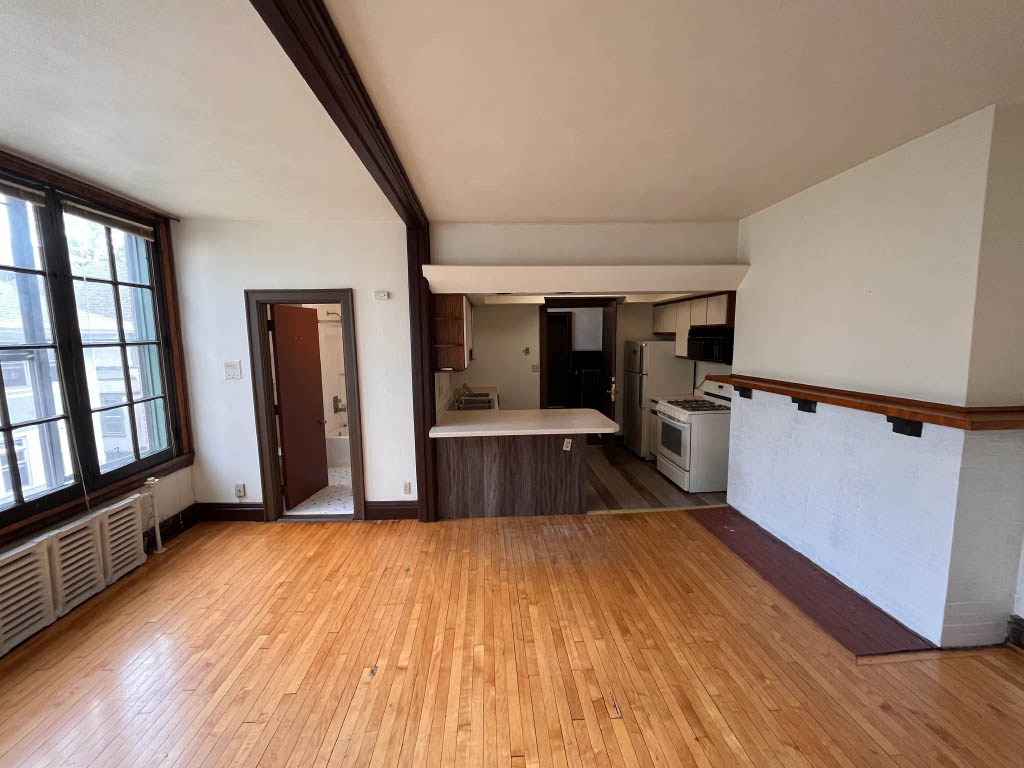612 Howard Place - D