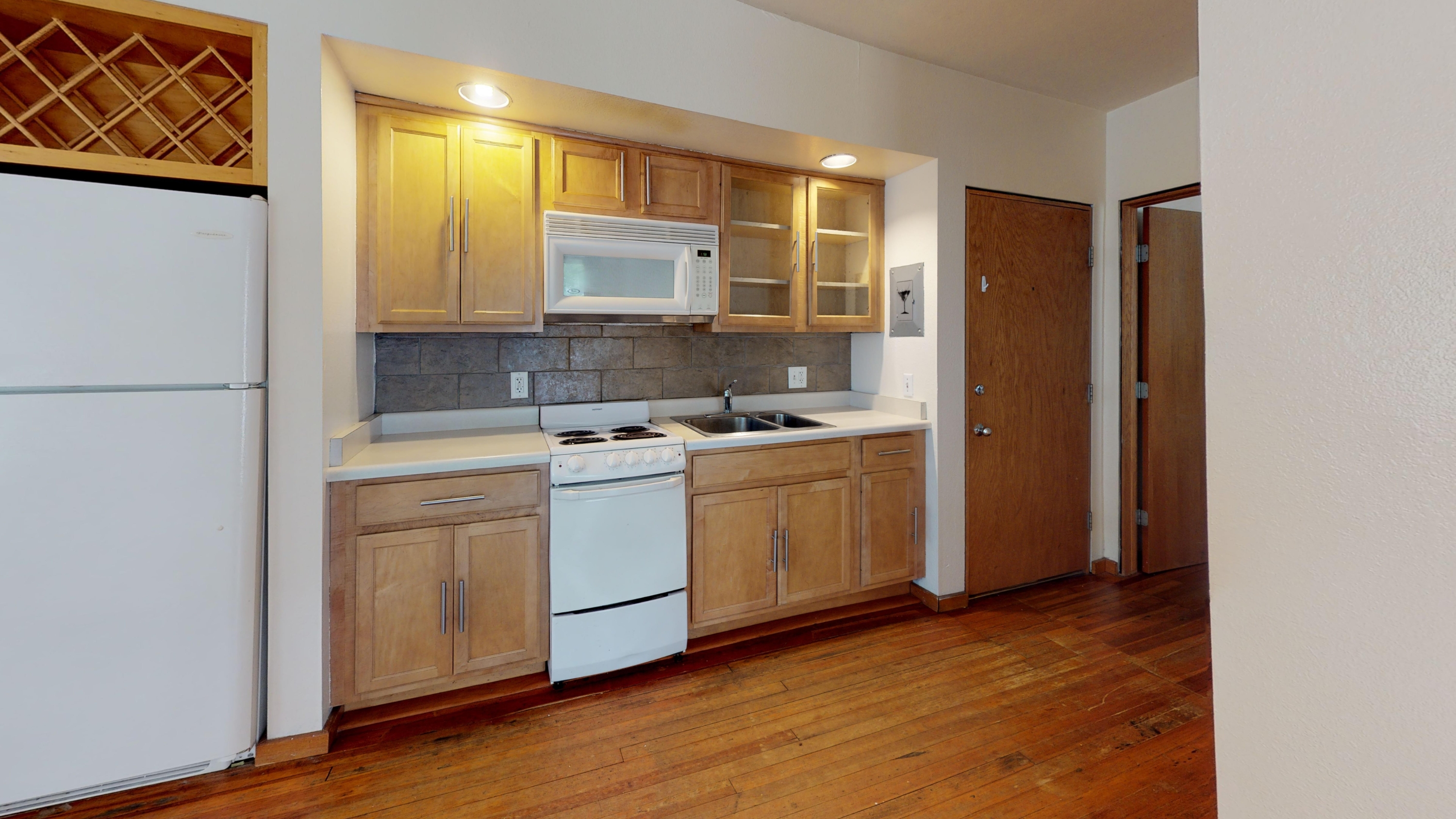 10 Langdon St - E