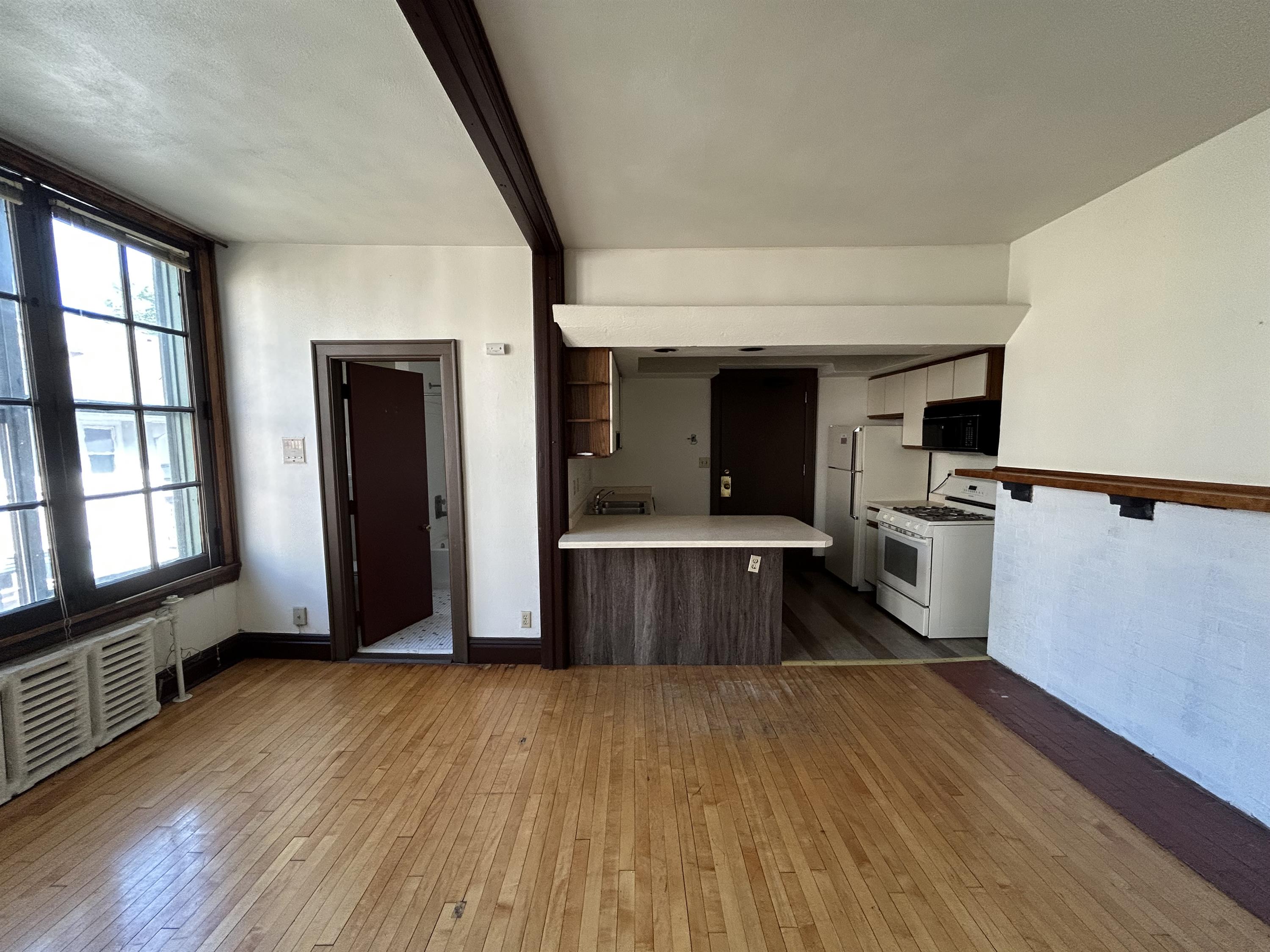 612 Howard Place - E